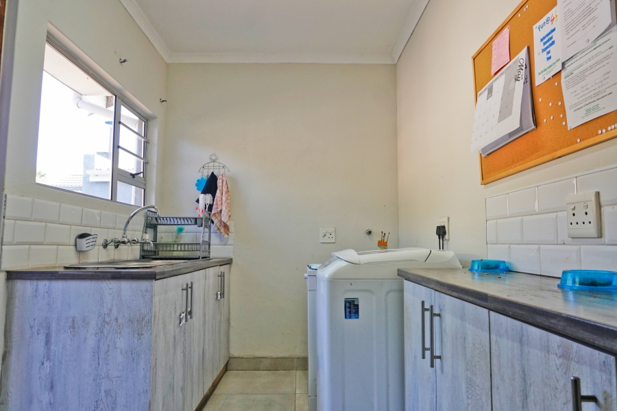 5 Bedroom Property for Sale in Sunrise On Sea Eastern Cape